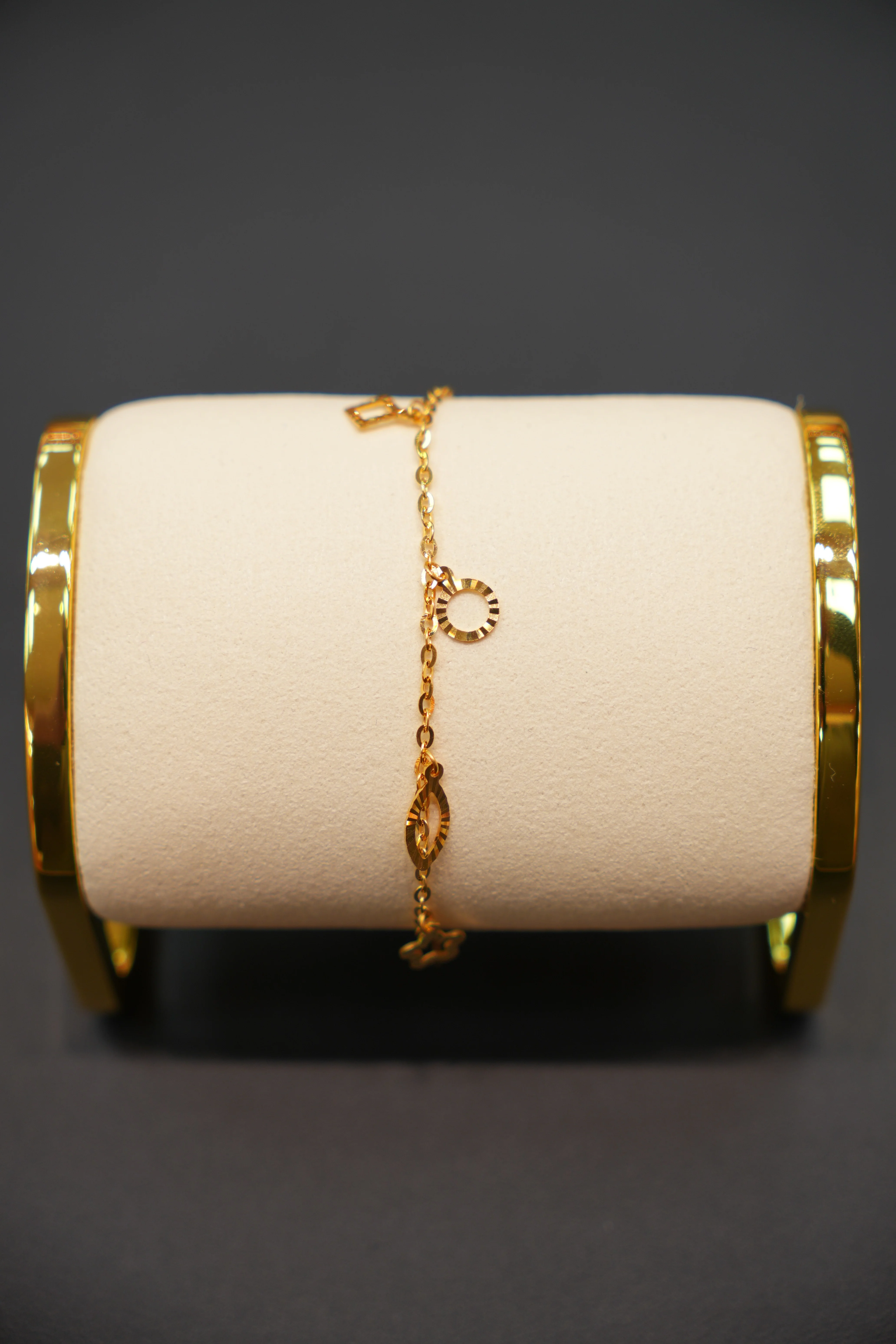 22k Gold Ladies Bracelet - Image 3