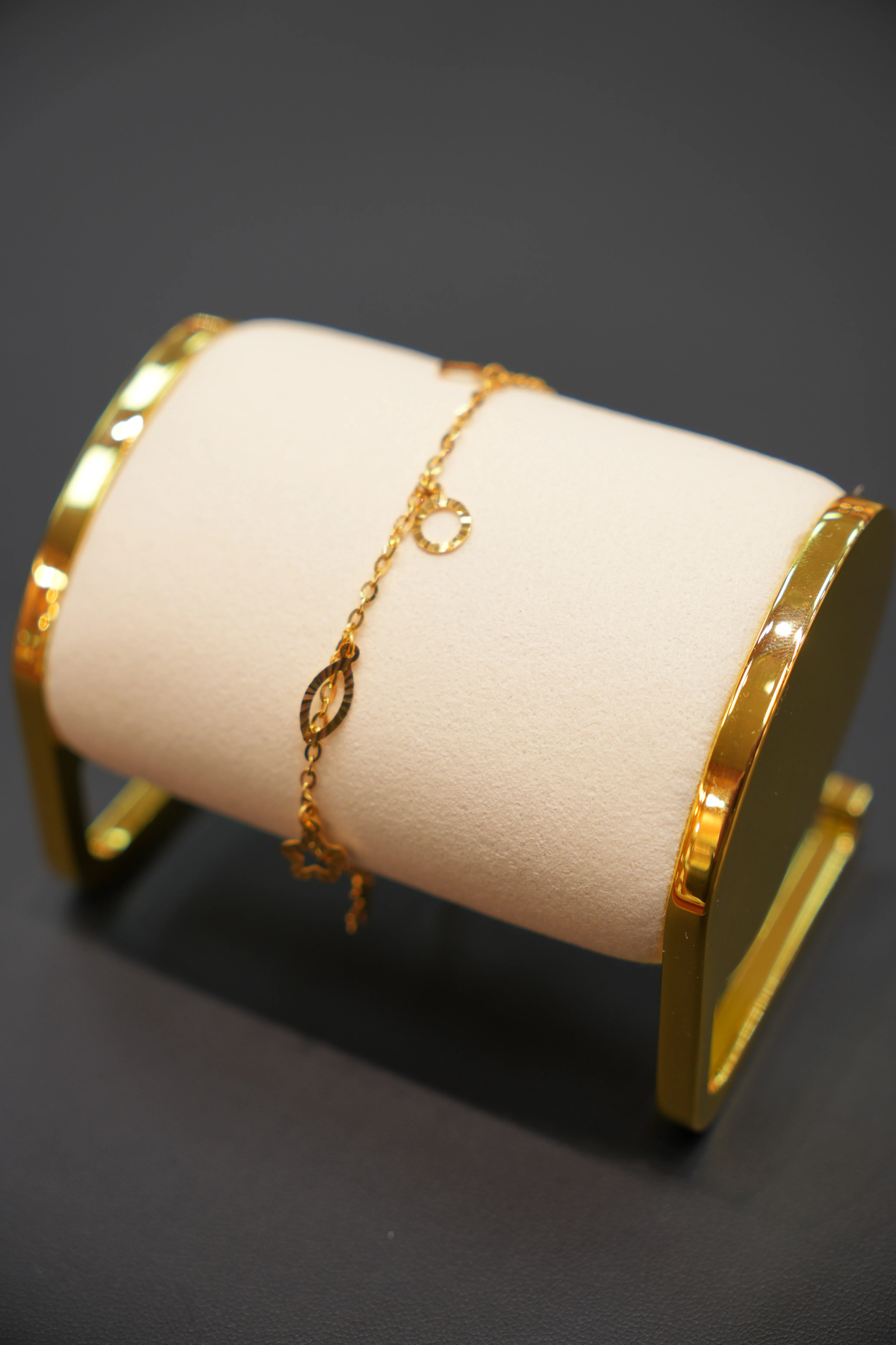 22k Gold Ladies Bracelet - Image 4