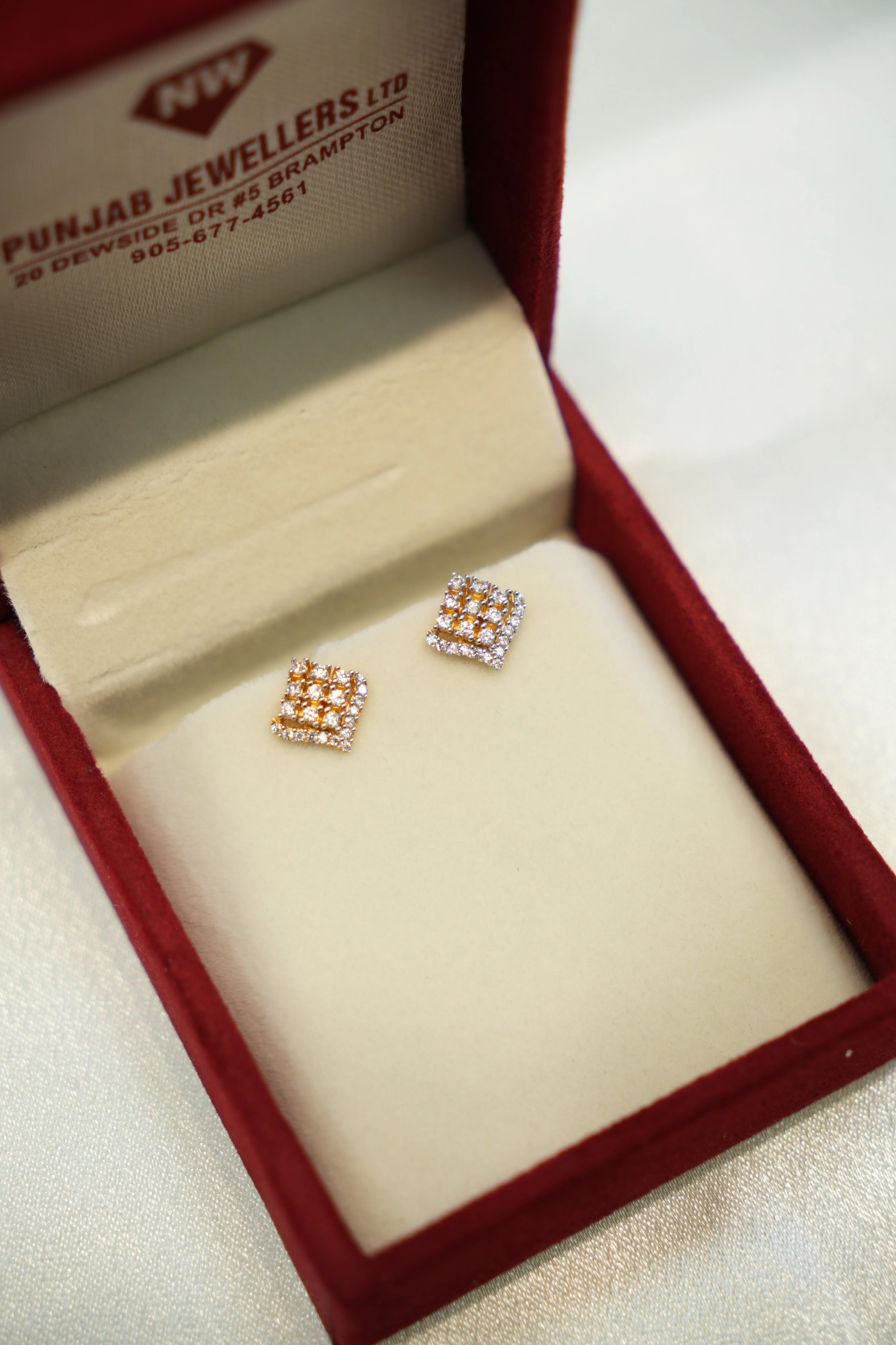 22K Gold Ladies Earrings - Image 2