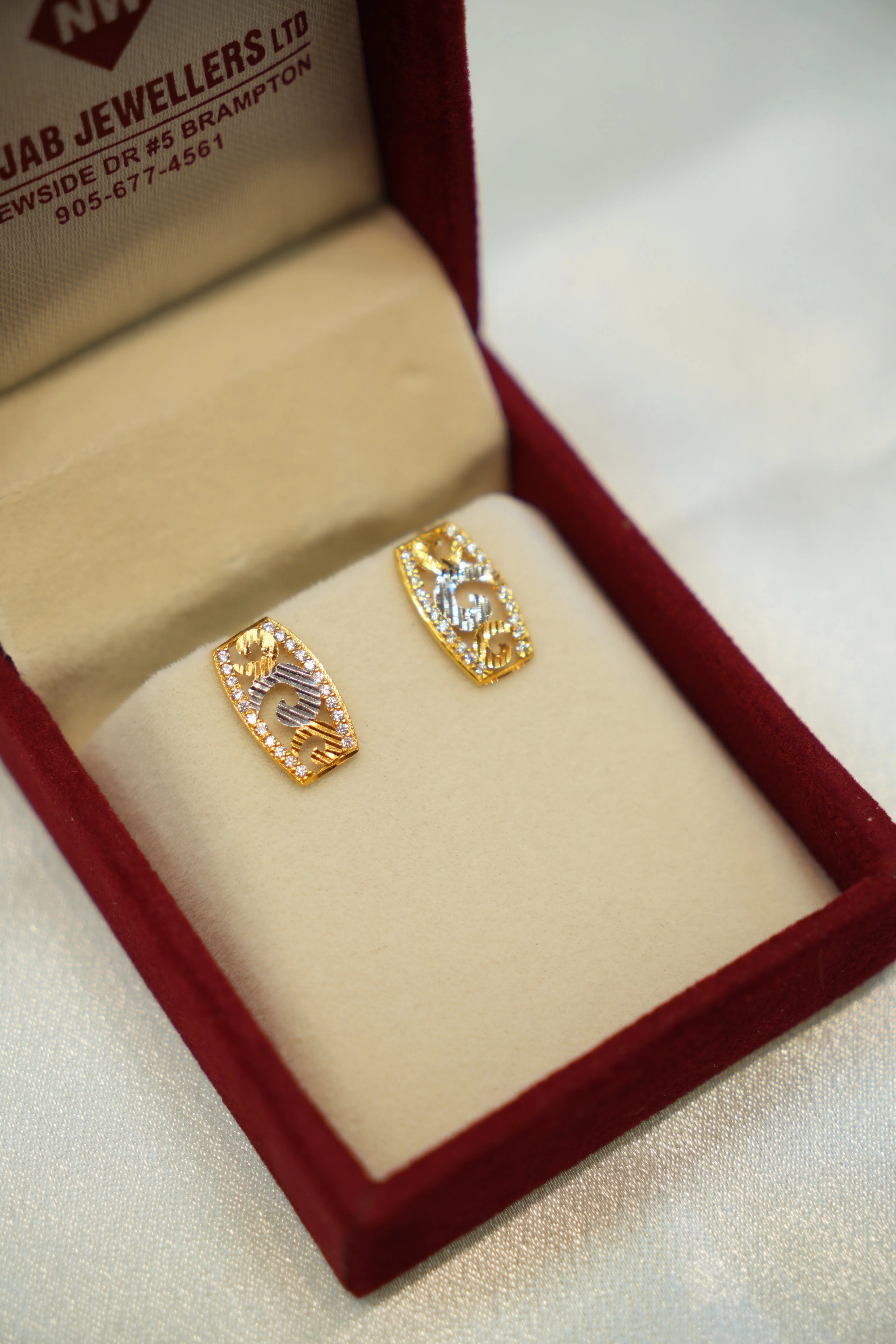 22K Gold Ladies Earrings - Image 2