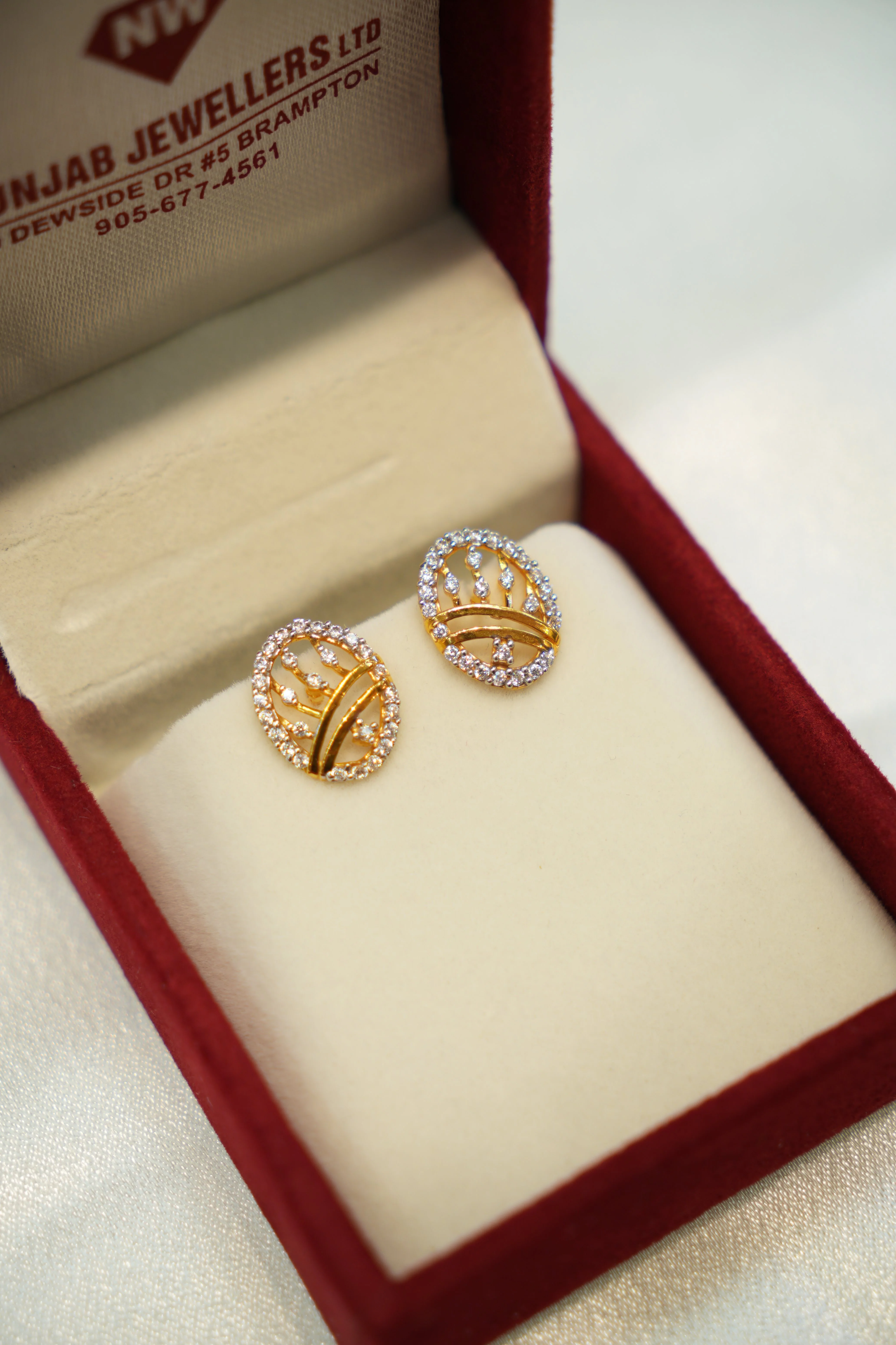 22K Gold Ladies Earrings - Image 2