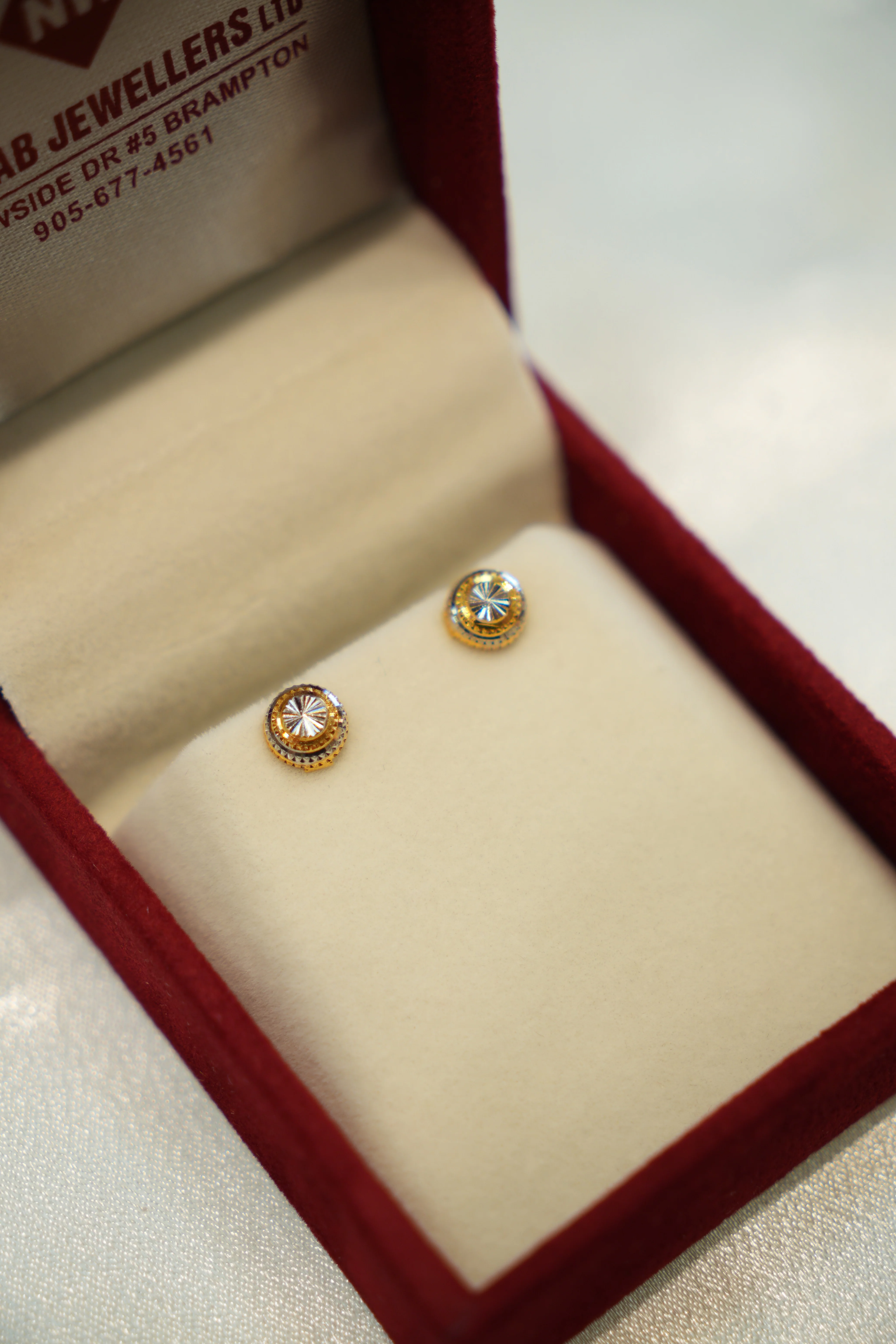 22K Gold Ladies Earrings - Image 2