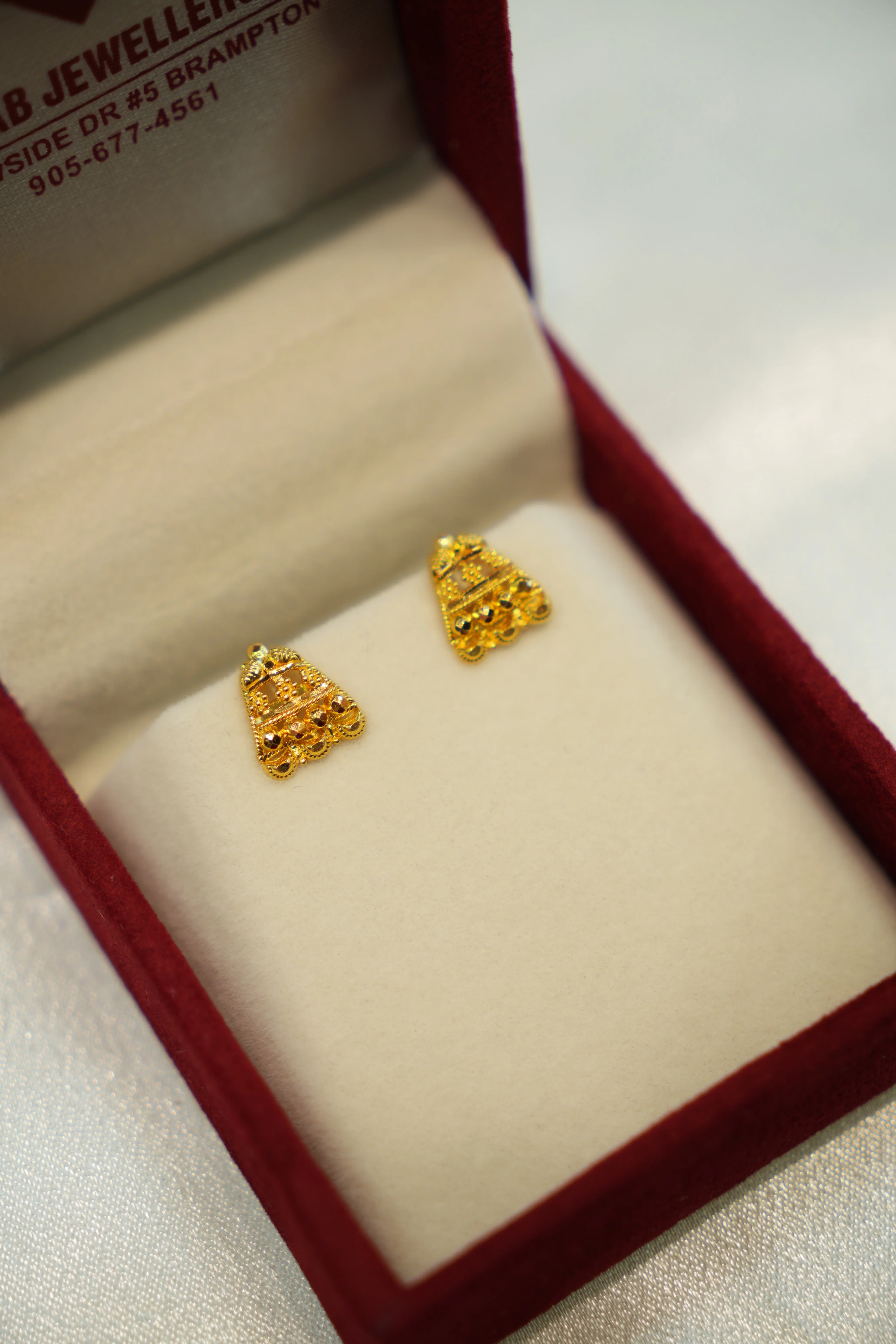 22K Gold Ladies Earrings - Image 2