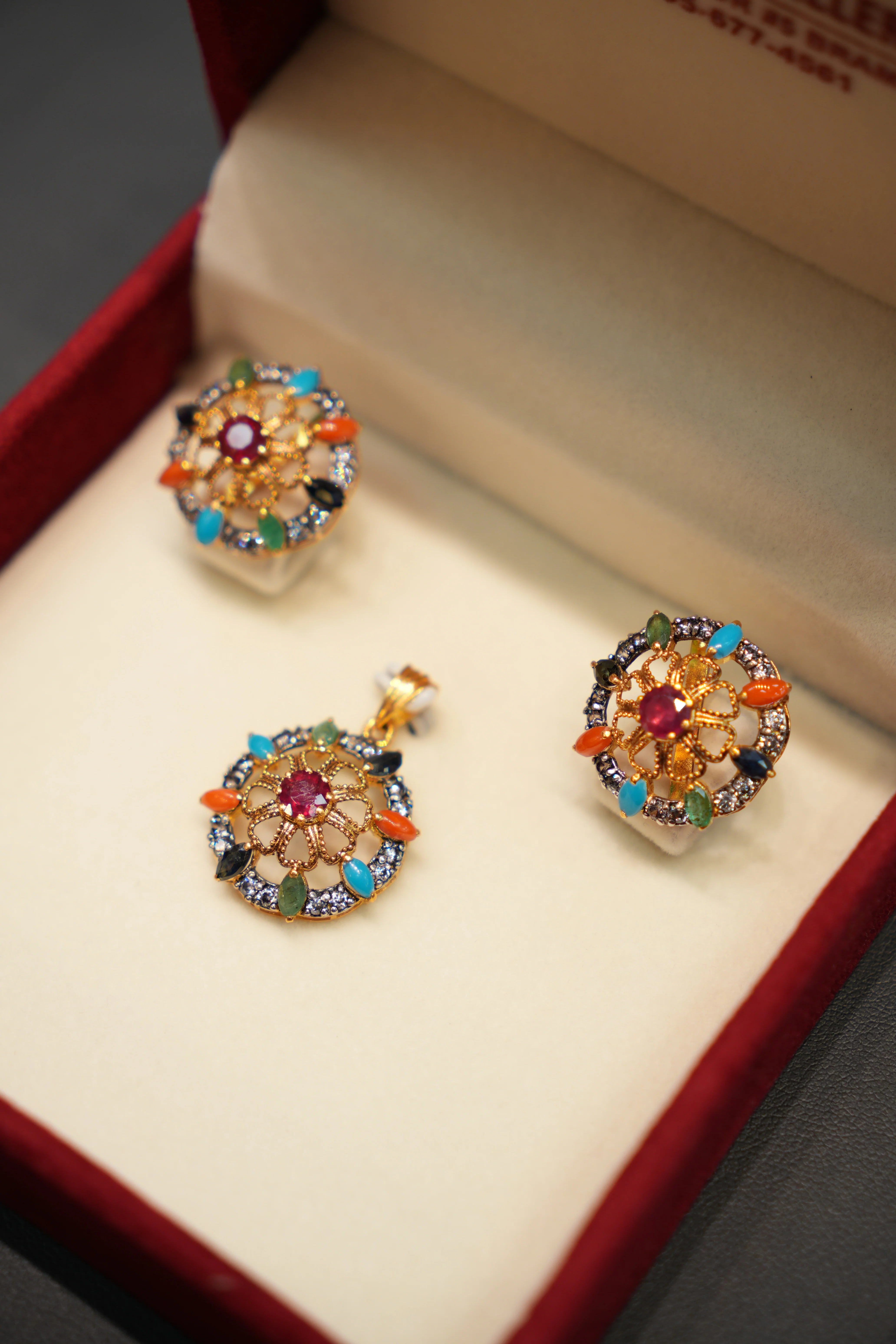 22K Gold Ladies Pendant Set - Image 2