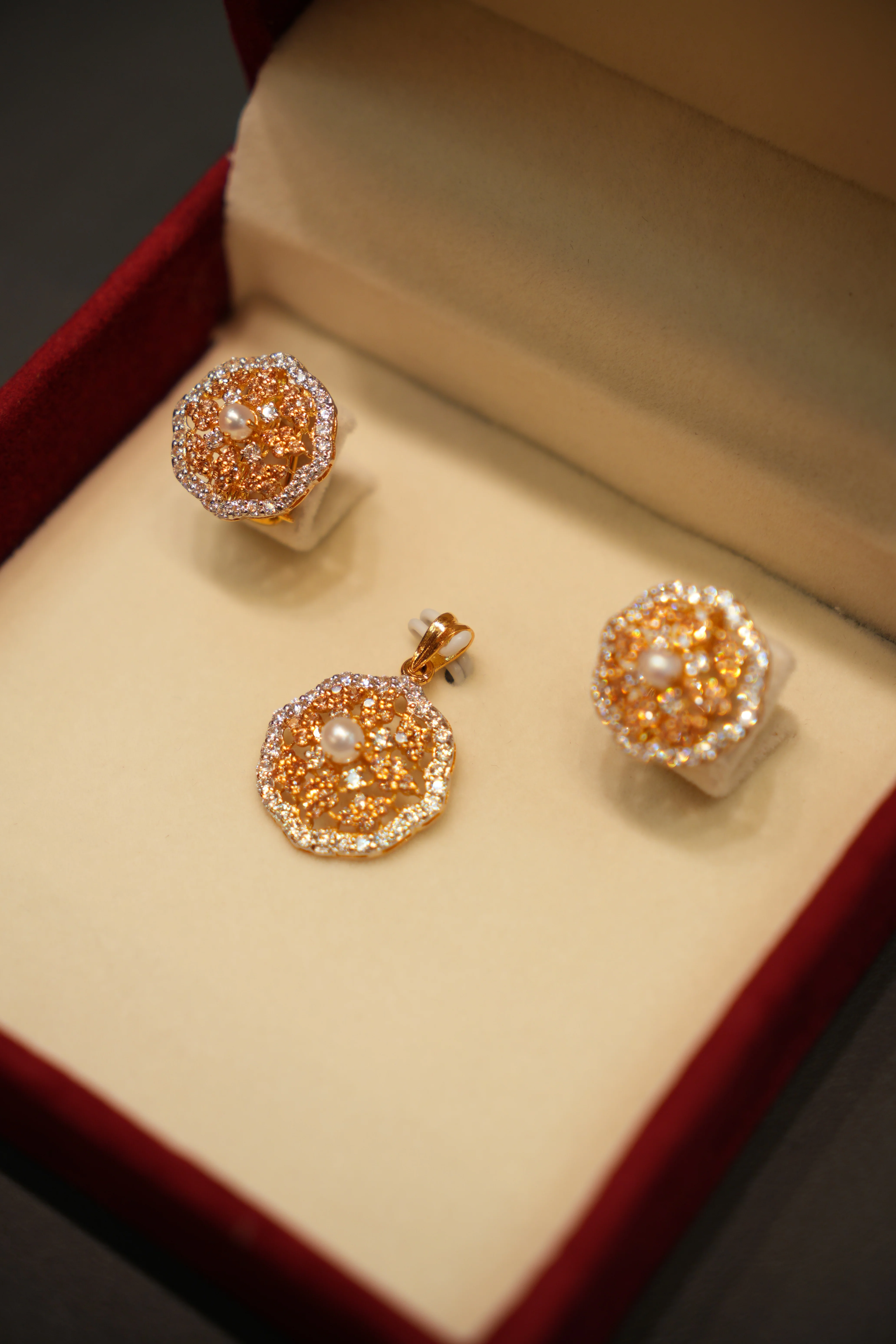 22K Gold Ladies Pendant Set - Image 2