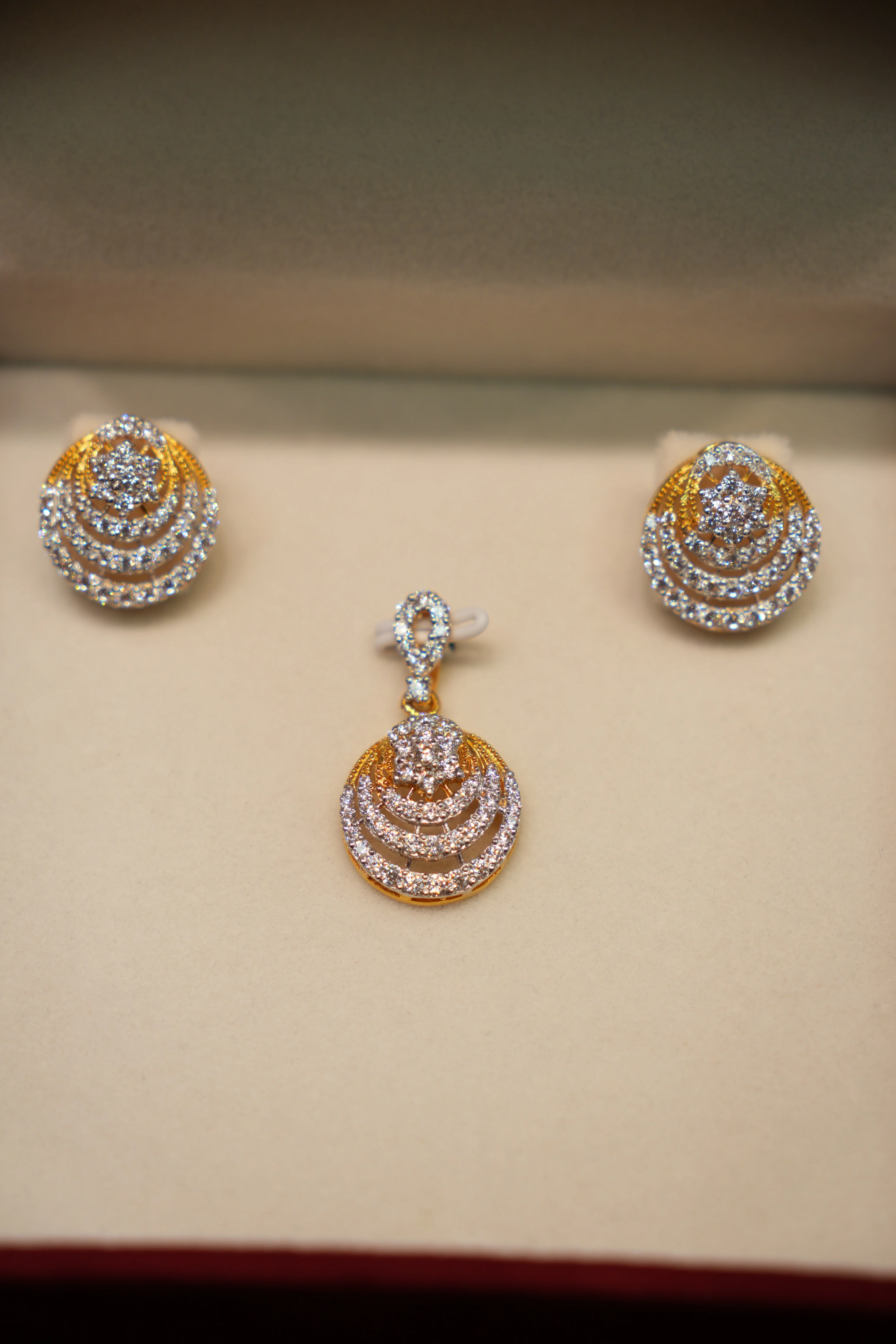 22K Gold Ladies Pendant Set