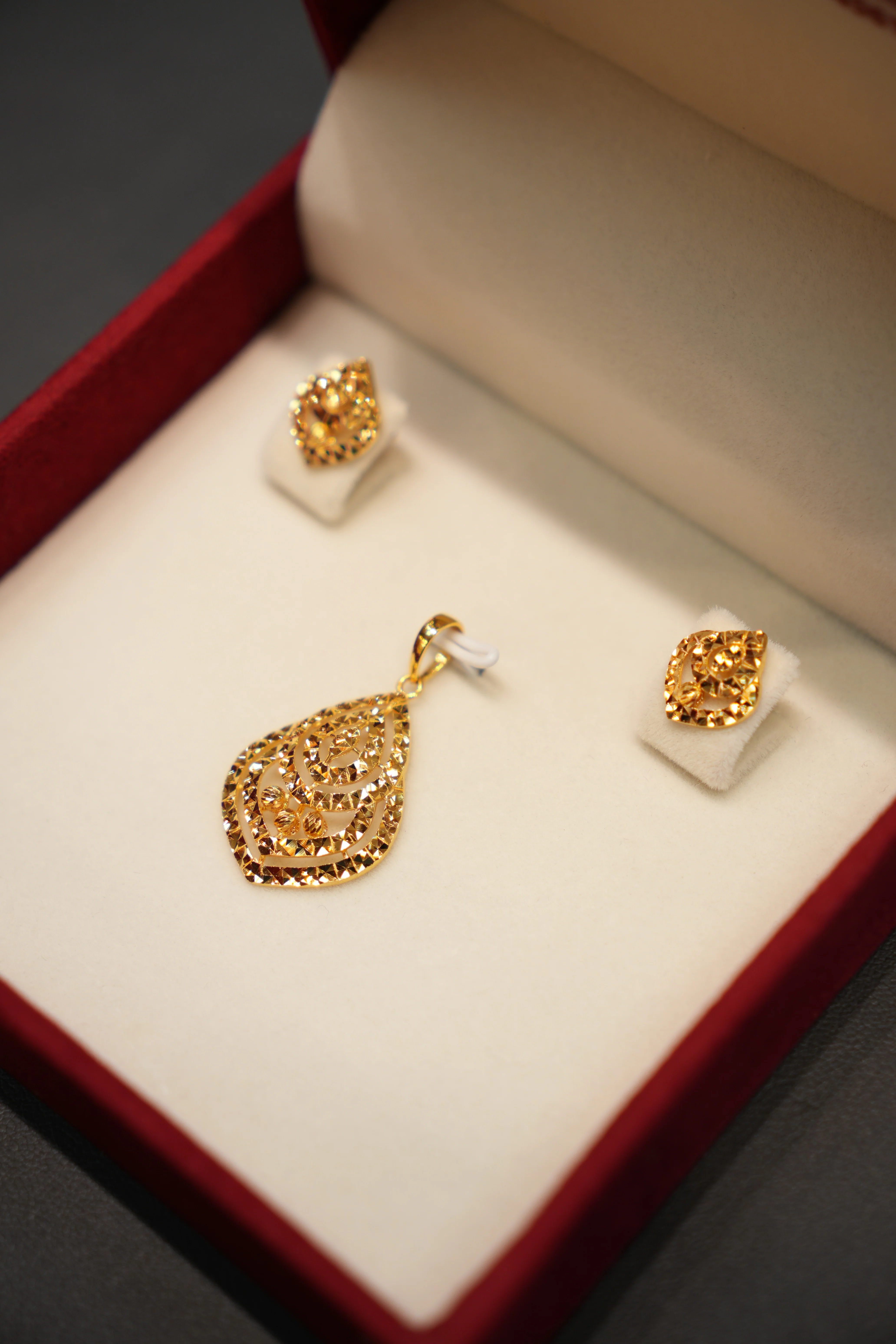 22K Gold Ladies Pendant Set - Image 2