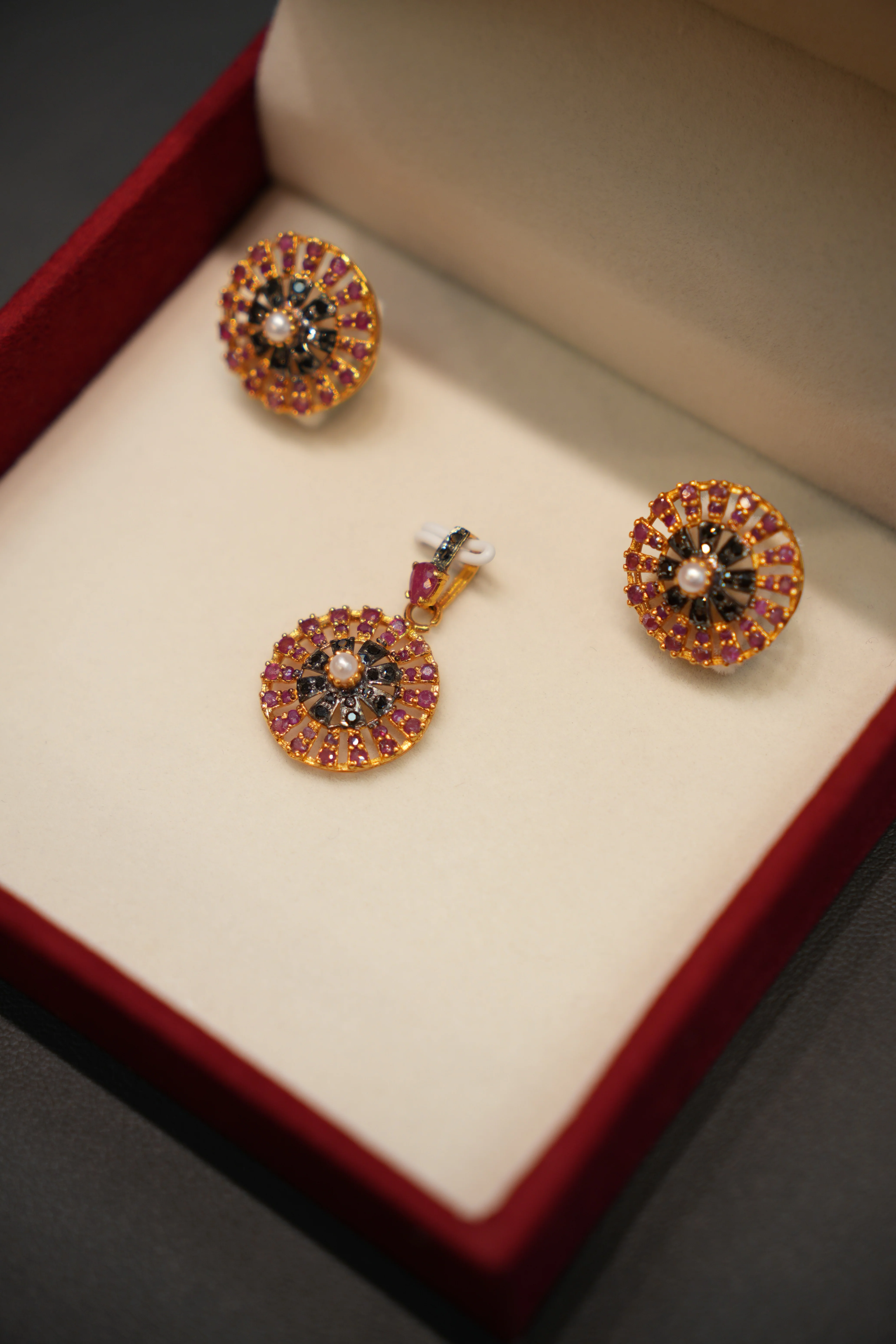 22K Gold Ladies Pendant Set - Image 2