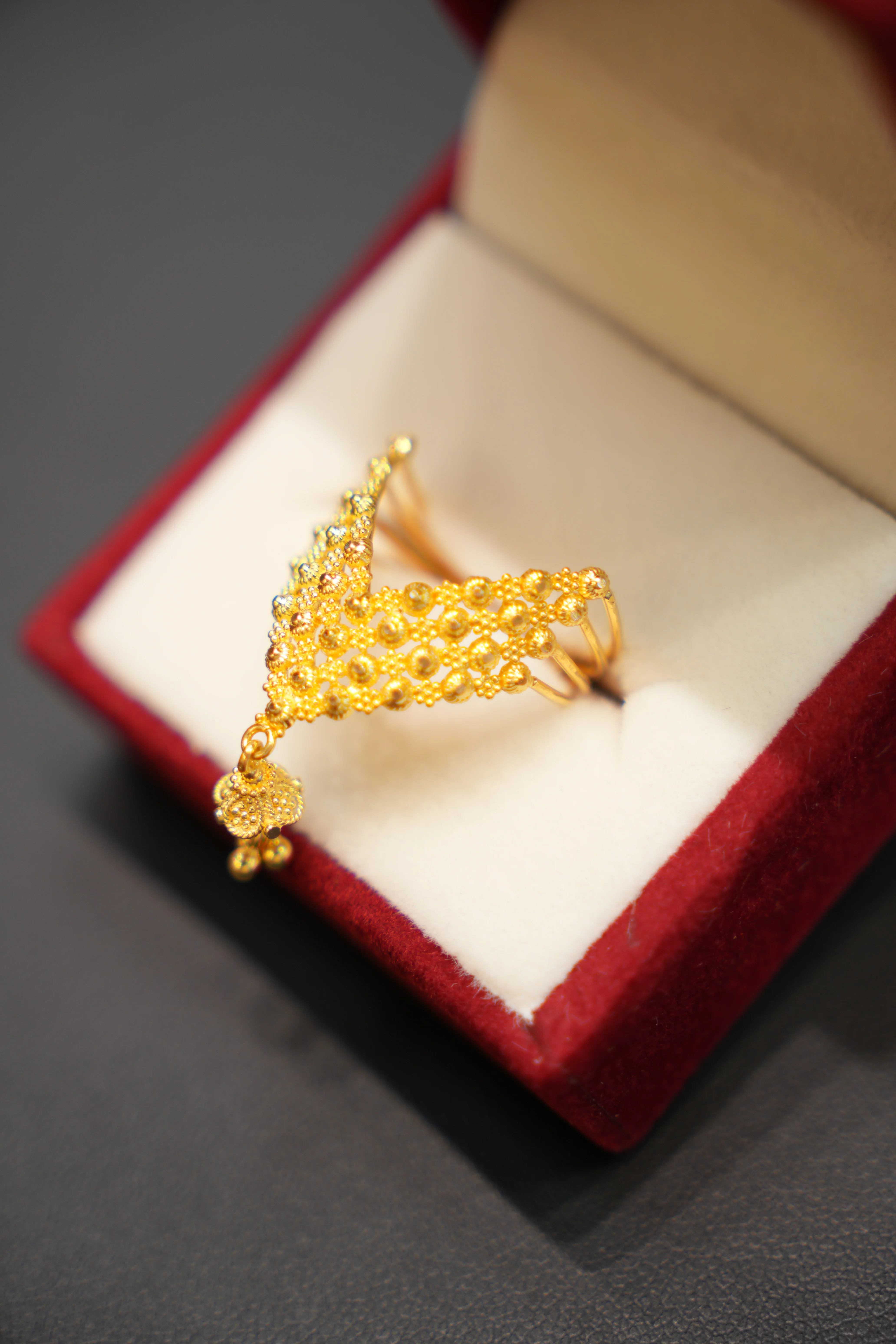 22K Gold Ladies Ring - Image 2