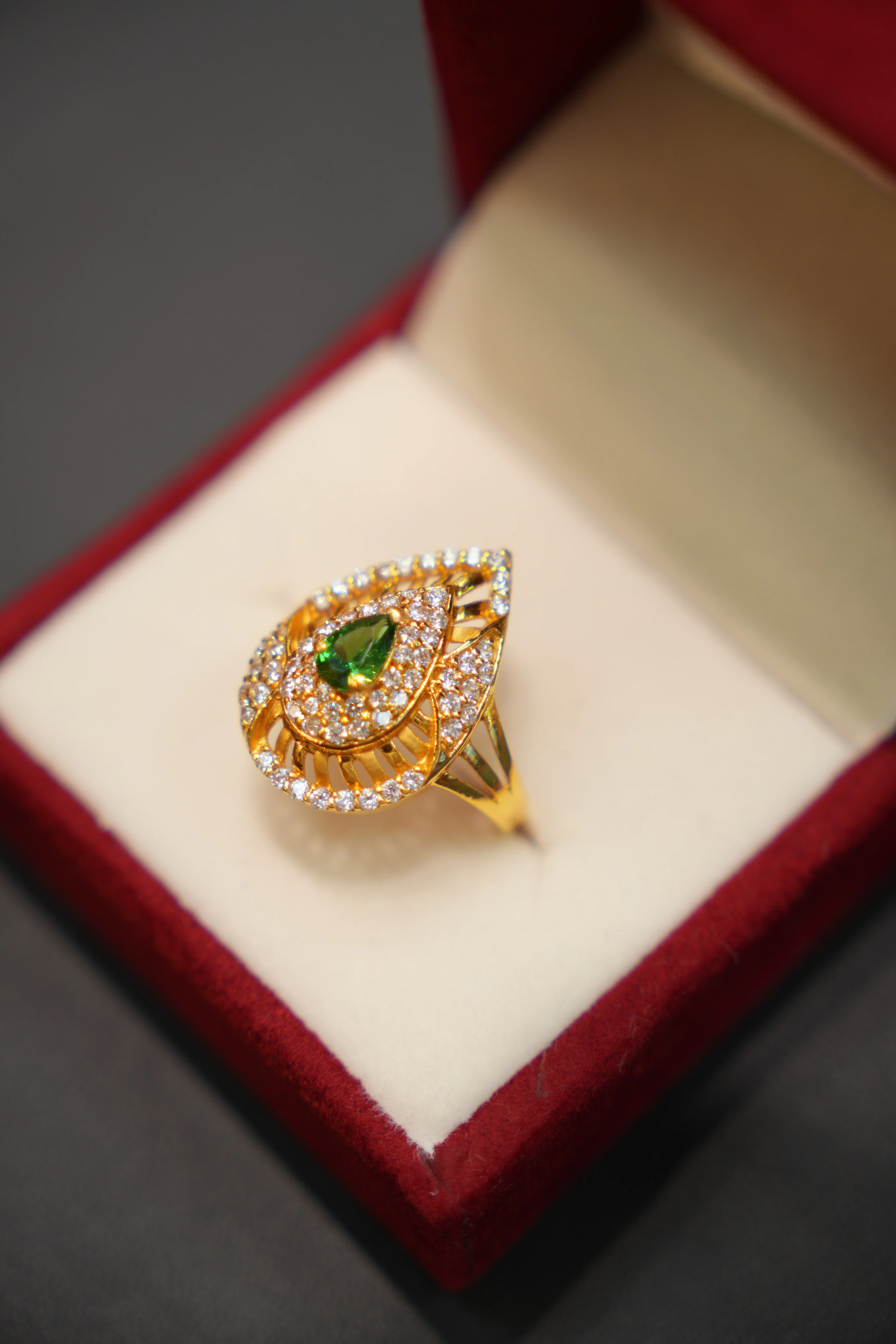 22K Gold Ladies Ring - Image 2