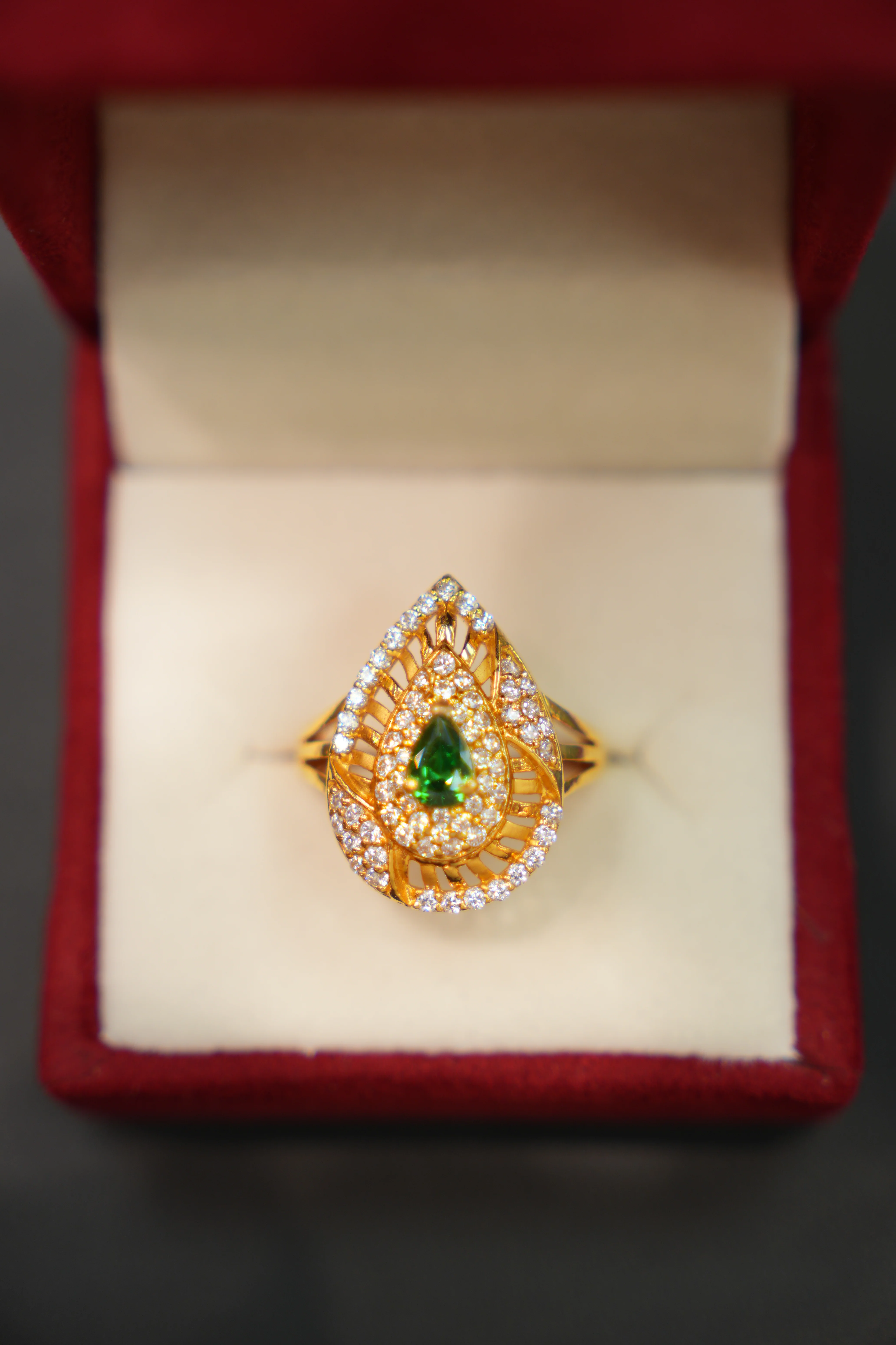 22K Gold Ladies Ring - Image 3