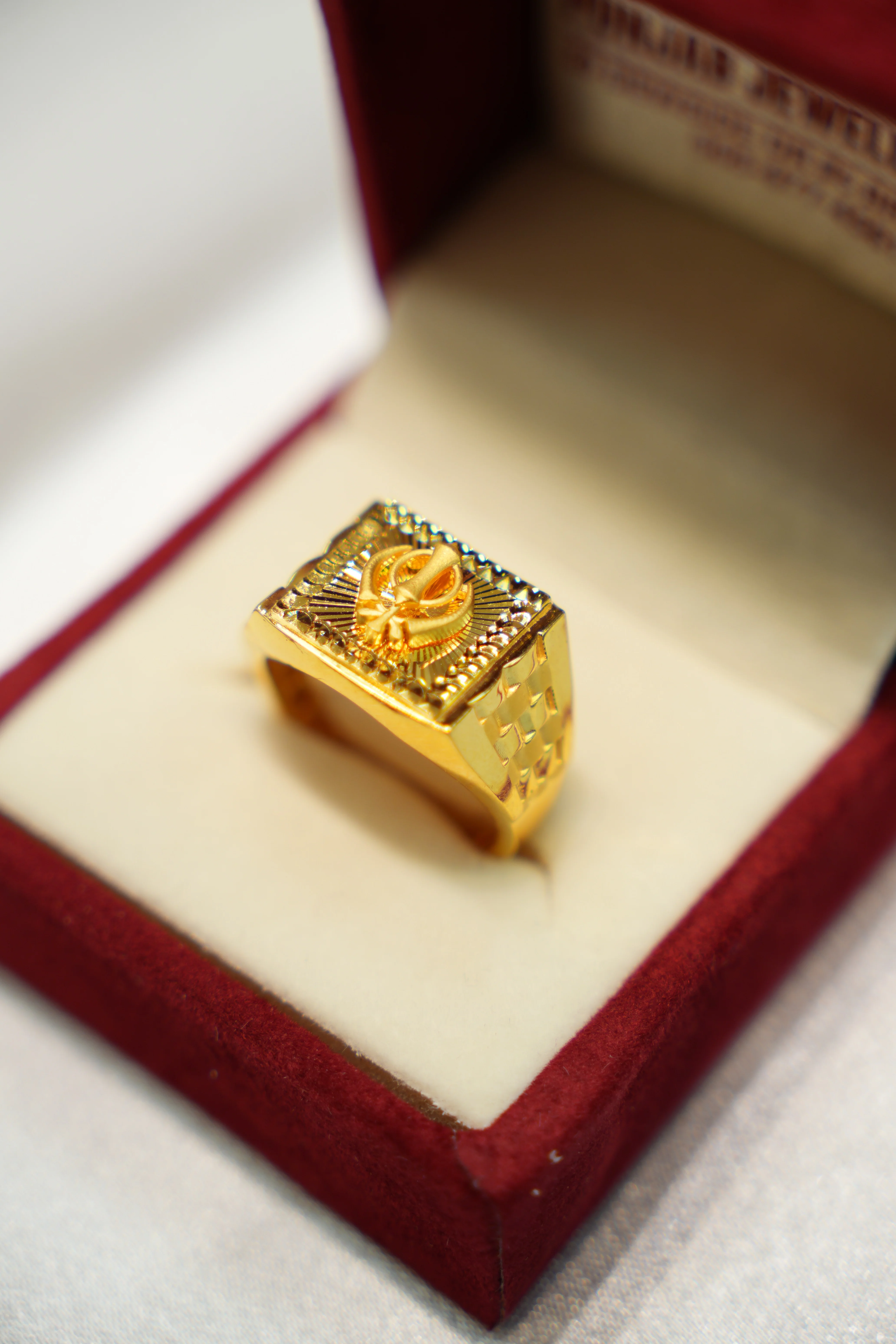 22K Gold Men's Ring - Image 2