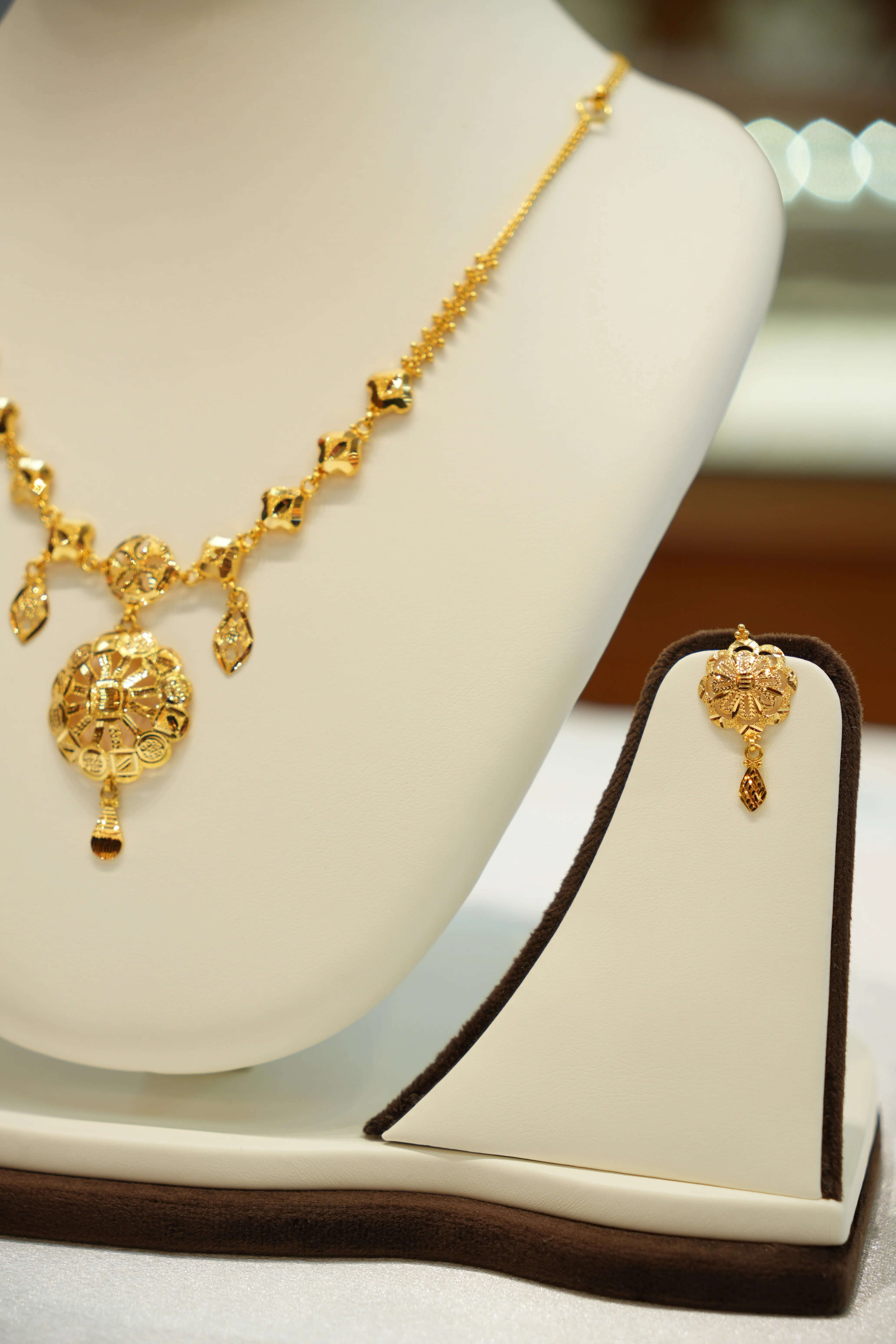 22Kt Gold Ladies Necklace - Image 3